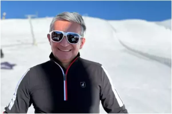 Ce avere impresionantă are Vlad Oprea. Primarul care conduce Sinaia de 20 de ani și-ar fi extins imperiul imobiliar prin interpuși