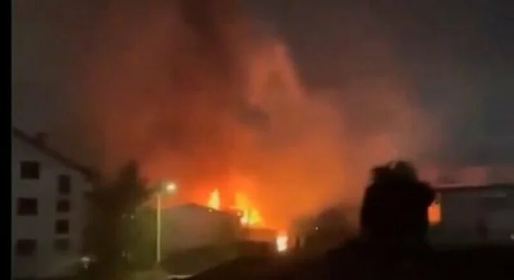34 de persoane din Macedonia de Nord, printre care printre care se numără foşti miniştri şi înalţi funcţionari, trimise în faţa justiţiei în urma anchetei privind incendiul izbucnit într-un club de noapte, soldat cu 62 de morți și 200 de răniți