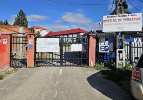 BIHOREANUL | Patru angajați ai Spitalului de Psihiatrie din Ștei au fost trimiși în judecată, după ce au fost filmați bătând, umilind și agresând pacienții internați