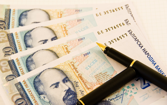 Fitch a îmbunătăţit ratingul Bulgariei la „BBB plus” după aprobarea aderării la euro
