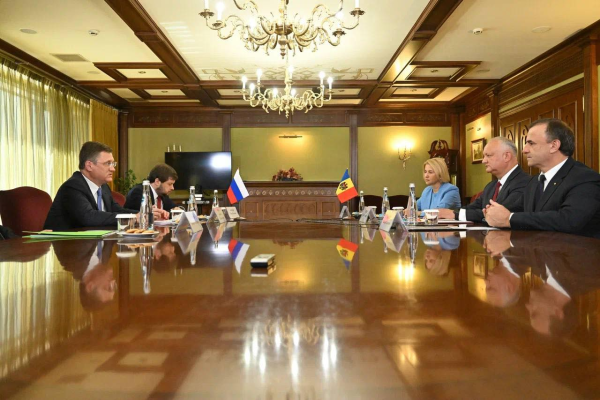 Trei lideri pro-ruși din Republica Moldova s-au întâlnit la Moscova cu vicepremierul rus. Printre ei și Vasile Tarlev, căruia România i-a interzis accesul în Spațiul Schengen