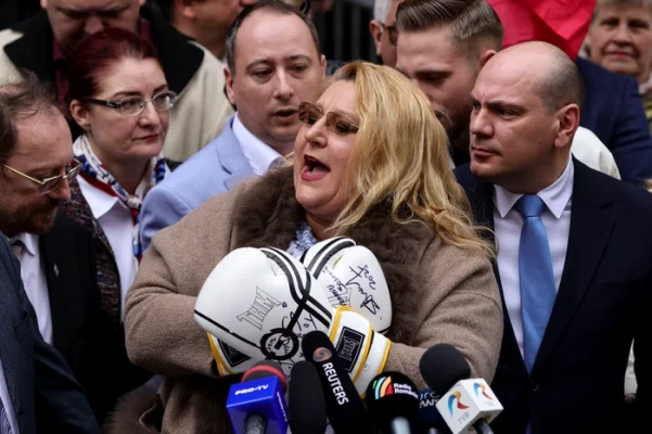 Șoșoacă publică „dovada” că ar face parte din Federația Română de Box: „Pentru cei care au contestat calitatea mea”