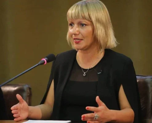 Camelia Bogdan acuză că Dan Voiculescu a trimis oameni să o huiduie la un eveniment cu expunere internaţională | Epoch Times
