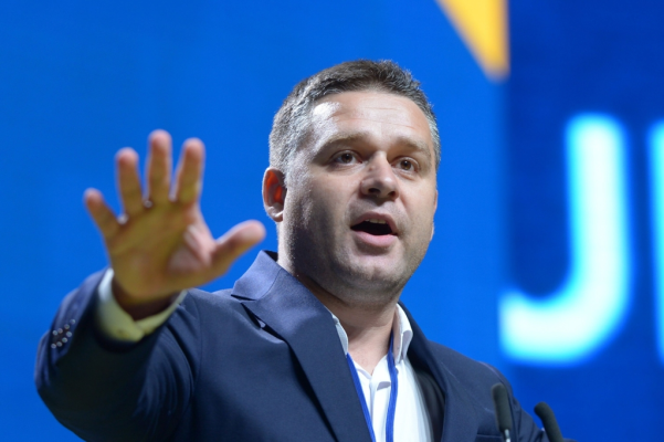 Un lider liberal crede că va fi "circ" în noul Guvern. "PSD va veni cu ştiri pe surse. USR o să se certe cu toată lumea"