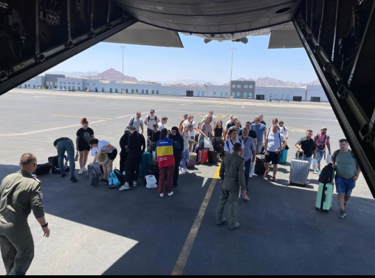Alți 35 de români au fugit de coșmarul din Israel. Au fost aduși în țară cu o aeronavă a Forțelor Aeriene