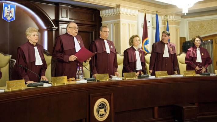 Cum fentează Curtea Supremă ordonanța dată de Ilie Bolojan pentru bugetari: a redus un spor, dar a majorat două