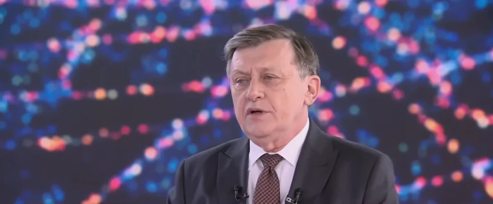 Crin Antonescu a răbufnit: „Eu aş face ca în China, i-aş împuşca pe stadion pe traficanţii de droguri”