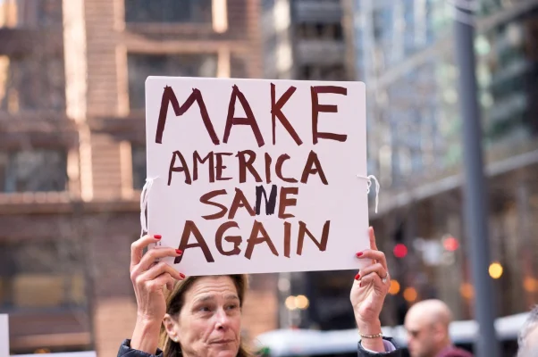 Manifestantul rănit sâmbătă în timpul unui marş anti-Trump din Utah a murit / Weekend marcat de moartea unui parlamentar local din Minnesota şi de manifestaţii pe teritoriul întregii ţări