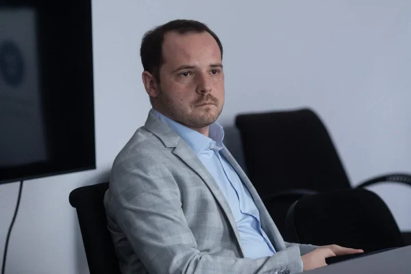Președintele Comisiei pentru Sănătate din Camera Deputaților: Foarte multe proiecte în sănătate şi foarte mulţi bani europeni se pierd din cauza birocrației / Un cablu nu mai trece pe aici, trece 2 metri mai la dreapta. Pentru această modificare nesemnicativă trebuie reavizate toate procedurile