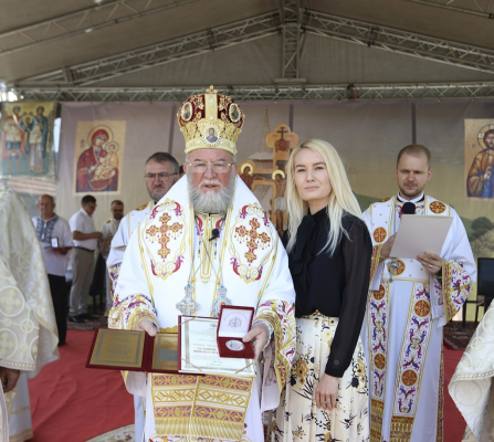 Cătălin Cherecheș, fostul primar din Baia Mare, închis pentru corupție, a fost decorat de Episcopia Maramureșului. Soția, condamnată cu suspendare, a ridicat distincția