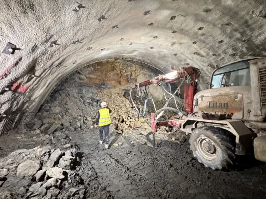 FOTO ”Tunelurile pentru ursi„ de pe tronsonul lipsă al autostrăzii Nădlac –  Sibiu /  Imagini de pe șantierul dintre Margina și Holdea / Lucrează 700 de oameni