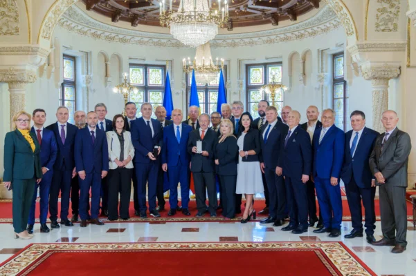 Ilie Bolojan a decorat Consiliul IMM-urilor pentru contribuția la dezvoltarea mediului de afaceri
