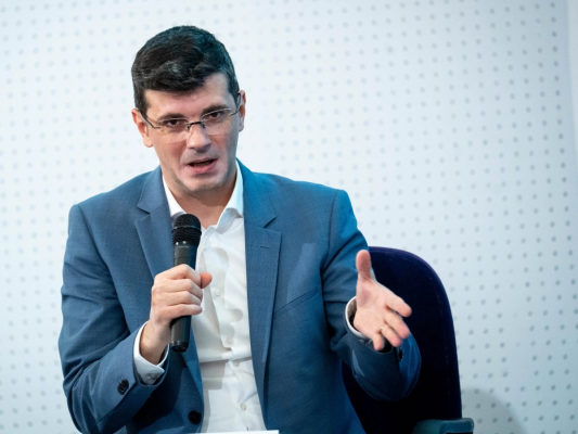 Generația experiment a dat Bacul. 13 ani de schimbări improvizate în Educație