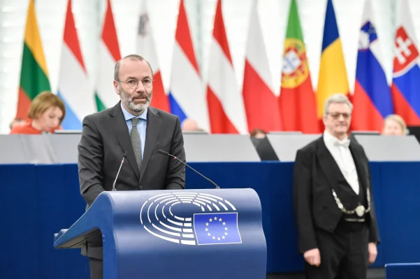 Liderul celui mai mare grup din Parlamentul European a transmis un mesaj în limba română: „Decizia PSD de a nu sprijini candidatul pro-european e inacceptabilă”