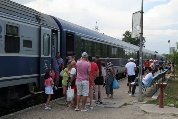 CFR Călători lansează în circulaţie ”Trenurile Soarelui” din 13 iunie / Un bilet Bucureşti – Constanţa, fără reduceri, la casa a II-a, costă cel puțin 43,5 lei