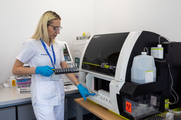 Inovație în medicina de laborator: MedLife introduce în premieră în România testul EarlyCDT®, un test de sânge pentru depistarea timpurie a cancerului pulmonar