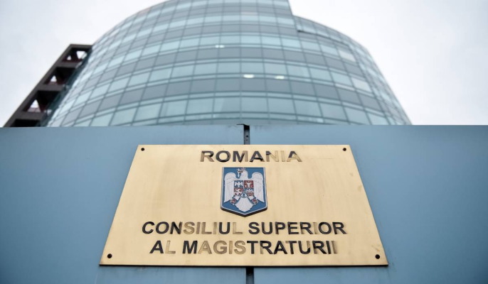 CSM îl contrazice pe premierul Bolojan în privința vârstei medii de pensionare a judecătorilor: „Scopul e dezinformarea societăţii şi ostilizarea acesteia”