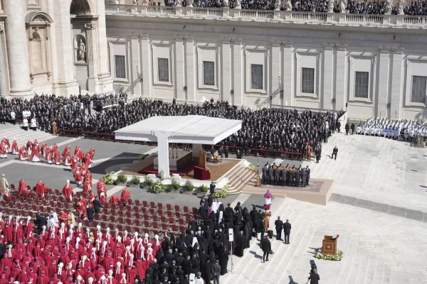Șefi de stat din peste 50 de țări participă la ÎNMORMÂNTAREA Papei Francisc. Sicriul Suveranului Pontif a ajuns la Bazilica Santa Maria Maggiore