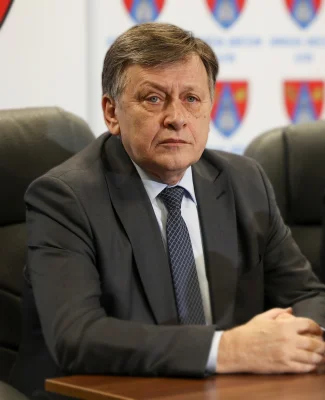Crin Antonescu: Nu sunt un pensionar al politicii. Candidatul Coaliției explică retragerea sa și atacă trecutul USL
