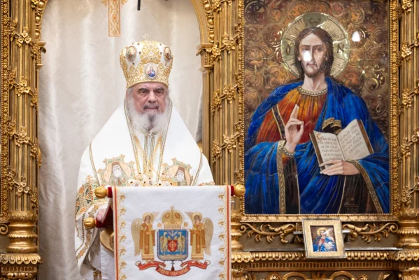 VIDEO Fals grosolan cu imaginea Patriarhului Daniel în timp ce îndeamnă la vot pentru un candidat. Biserica Ortodoxă: 'Este clar un videoclip fals'