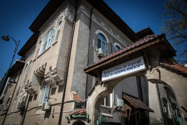 Medicii au transmis informații despre starea lui Ion Iliescu. "Este conștient, stabil hemodinamic, cu necesar minim de oxigen"