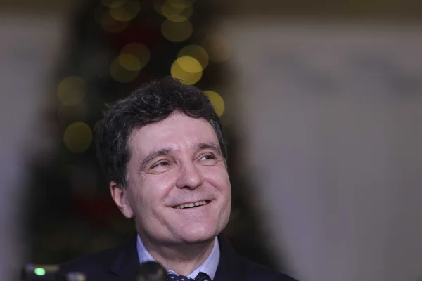 Nicuşor Dan râde de viceprimarul social-democrat, care-i va lua locul la Primăria Capitalei: Se va confrunta cu restricţiile bugetare impuse de Guvernul PSD