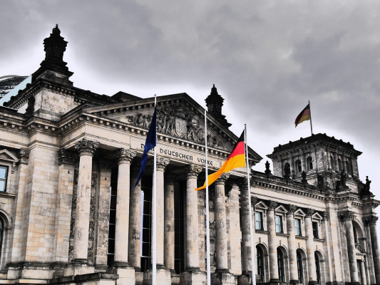 Justiţia germană a anulat scoaterea în afara legii a unei publicaţii de extremă dreapta, apropiată de aripa cea mai radicală o formaţiunii Alternativa pentru Germania (AfD)