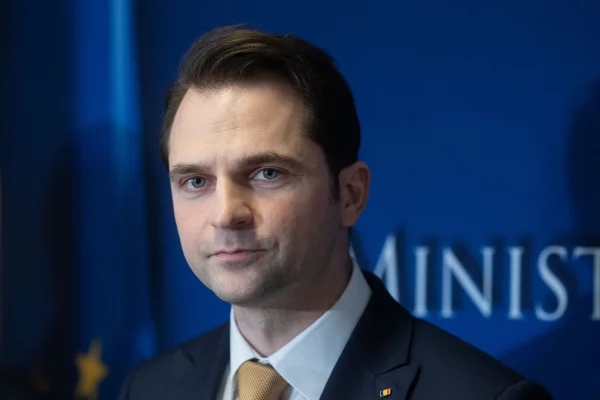 Ministrul Energiei, ameninţat de fostul preşedinte al CNCIR: ”Arză-te-ar focul să te ardă de nemermic”, ”Să se aleagă praful de tine şi de familia ta” / Burduja explică ameninţările prin faptul că nu aprobat plata bonusului de performanţă