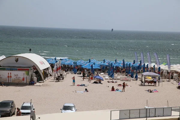 Peste 100.000 de turiști, așteptați pe litoral în minivacanța de Rusalii / Preț mediu pe sejur, preferințe ale turiștilor și topul celor mai căutate stațiuni / Datele unei platforme de rezervări