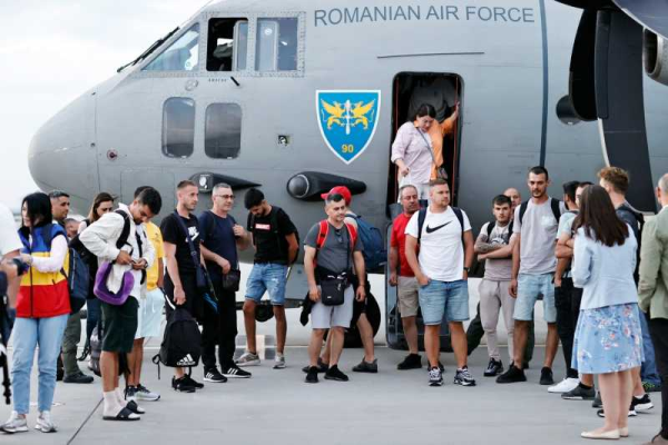 Guvern: Încă 37 de cetățeni români din zona de conflict armat din Orientul Apropiat, repatriați