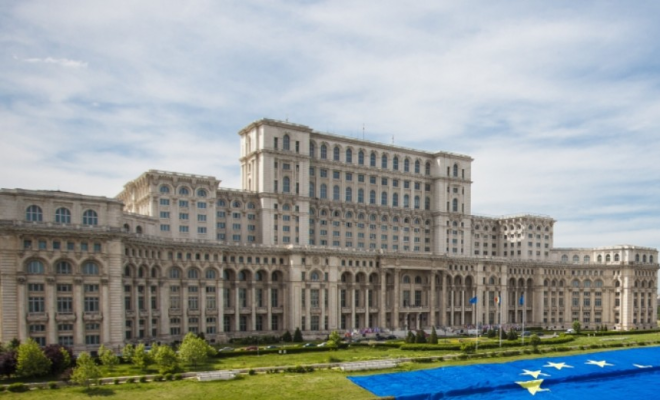 Protest după tăierea sporului de antenă: sindicaliștii din Senat cer îndepărtarea antenelor de pe Palatul Parlamentului