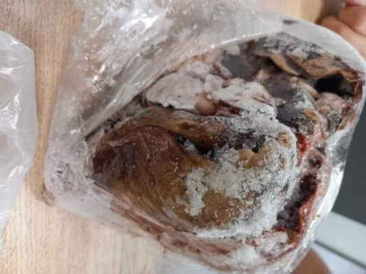 ANPC a controlat tabăra din Bihor după ce 16 copii şi 2 adulţi au ajuns la spital cu simptome de toxiinfecţie alimentară / Echipele de control au găsit produse fără elemente de identificare, carne cu stare termică schimbată / Blocul alimentar a fost închis