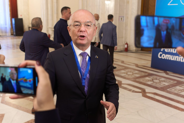 VIDEO Emil Boc, către un consilier USR: „Dacă vreți să fiți responsabil, fiți responsbili. Nu papagali și populiști la Cluj, și responsabili la București”. Motivul nemulțumirii