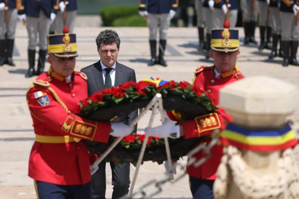 GALERIE FOTO Nicușor Dan, la ceremonia de Ziua Eroilor, primul eveniment oficial în calitate de președinte