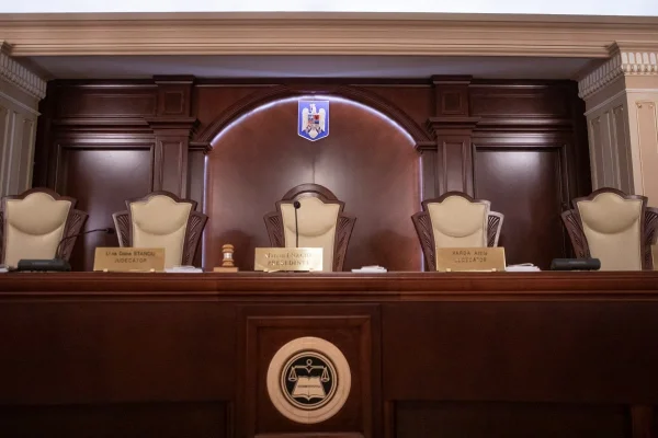 CCR dezbate joi cererea lui George Simion de anulare a alegerilor prezidențiale / Sesizarea a fost depusă în copie, liderul AUR trebuie să depună în original