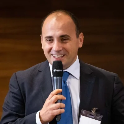 Radu Soviani, către Nicușor DAN: „Să caute în alte buzunare /Strategii economici să înceteze cu idei de taxe medievale”