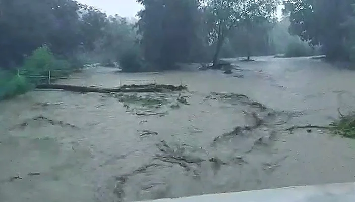 Cod galben de viituri pe râuri din 18 judeţe, până marţi dimineaţa