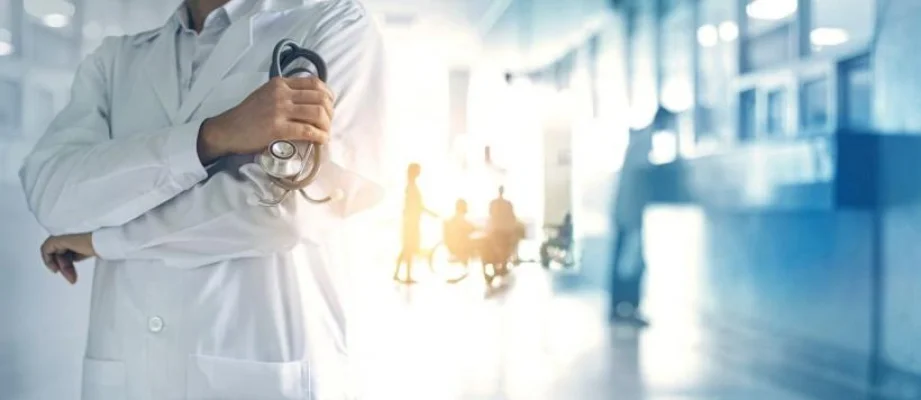 Un medic și o asistentă de la un spital din Capitală, trimiși în judecată după moartea unui copil