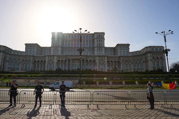 Marş de protest în jurul Parlamentului: Apel la ”unitate sindicală pentru acţiuni comune împotriva politicilor sociale şi economice”