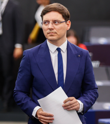 Victor Negrescu: Ce trebuie să facă România la Haga? Să negocieze ferm, să crească prezența economică, să acceseze toate oportunitățile financiare