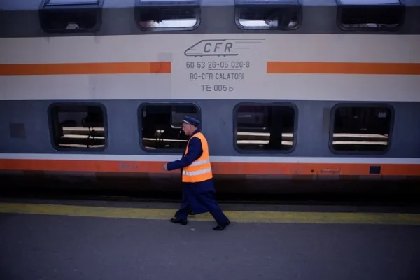 ANPC, controale în trenurile de călători, după reclamații privind lipsa aerului condiţionat şi toaletele neigienizate