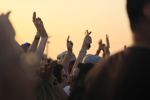 Primarul din Cernavodă, după ce s-a aflat că dă 400.000 de euro pentru concerte de manele: Cernavodenii au și ei dreptul să se bucure