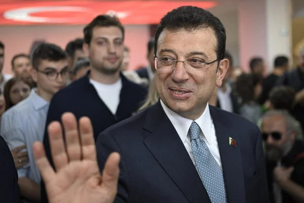 Primarul de opoziţie al Istanbulului a compărut în faţa justiţiei pentru critici la adresa procurorului general