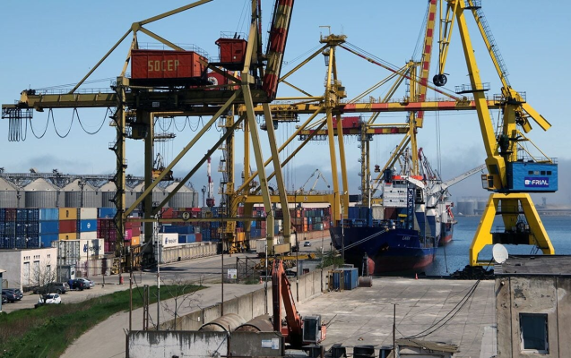 Info Sud-Est: Containere ale flotei iraniene, aflată sub sancțiuni UE și SUA, ajung în Portul Constanța, în timp ce Autoritatea Vamală spune că nu știe ce mărfuri intră în țară: ”Nu deținem informații” / Statul verifică sub 2,3% din containerele care ajung în port