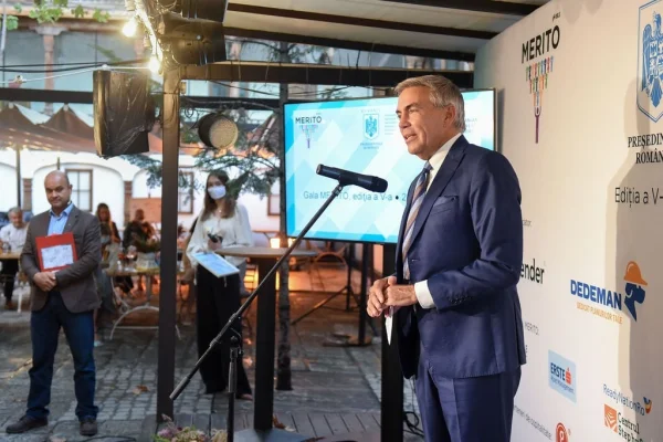 Dragoş Anastasiu neagă orice legătură între criticile sale referitoare la publicarea declaraţiilor de avere şi decizia CCR: Susţin pe deplin obligaţia de a depune declaraţii