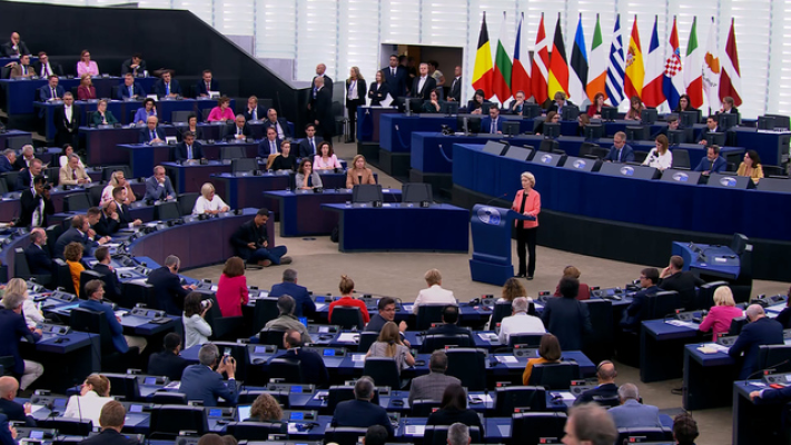 Ursula von der Leyen şi-a apărat bilanţul la dezbaterea moţiunii de cenzură. Omul lui Meloni în Parlamentul European, în dezacord cu demersul lui Piperea, l-a ironizat pe George Simion: „Din păcate, unora le place să piardă, atât acasă, cât şi aici”
