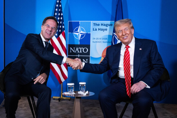 Mark Rutte, acuzat că este adulatorul șef al lui Donald Trump. Cum a răspuns secretarul general al NATO
