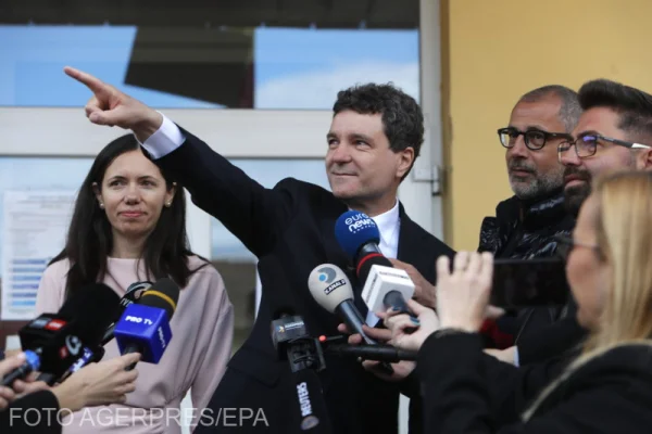 • 	Varianta de guvern dorită de Nicușor Dan, care n-ar avea șanse. Chirieac: "O bombă cu ceas. Ar exploda rapid"