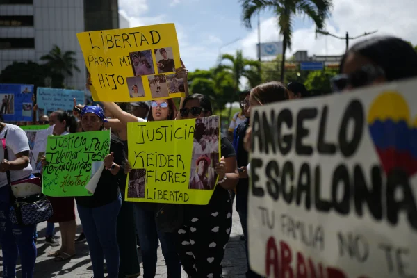 Donald Trump, obligat de Curtea Supremă să oprească deportarea unor venezueleni. Ei erau acuzați că aparțin unei bande criminale