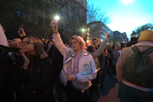 Zecii de mii de maghiari au participat la o manifestaţie la Budapesta împotriva legii ce restrânge finanţările din străinătate pentru ONG-uri şi presă
